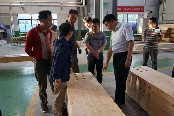 公司董事長與福建甯化縣委簽定旅遊開發戰略合作協議